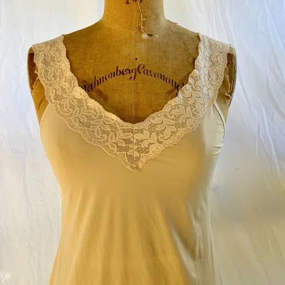 VANITY FAIR Nude Beige Fit Your Body Full Slip Nylon Spandex #10-073 18" 36/42 - Picture 4 of 7